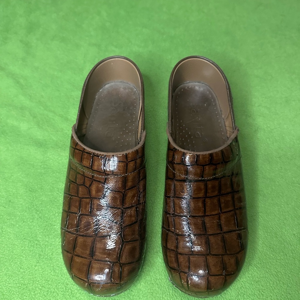Sanita Brown Croc-Patterned Loafers